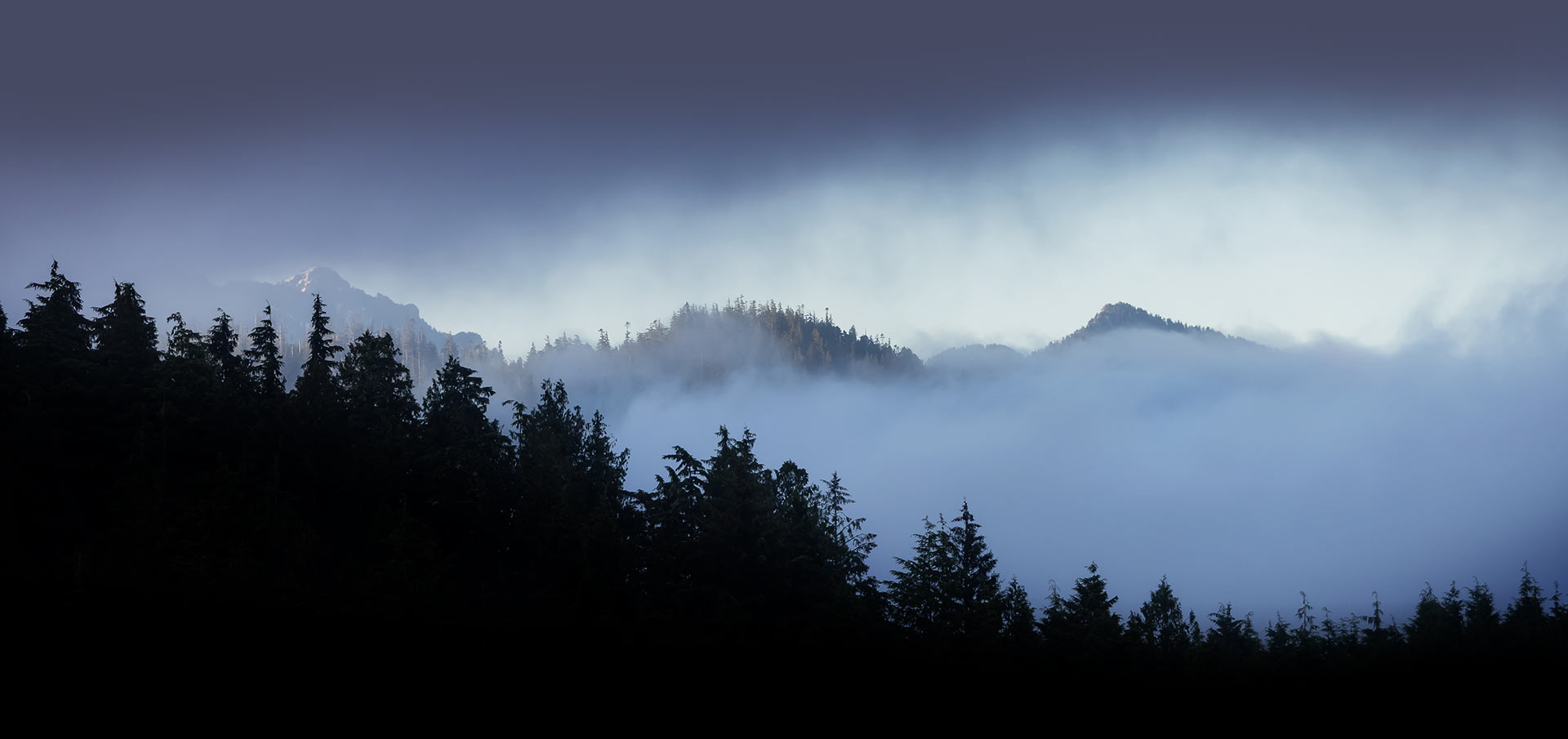 Cloudy mountain horizon